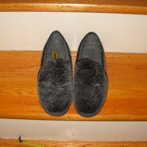MEN'S FOAMTREAD SLIPPERS MADE IN CANADA IN SOFT GREY MATERIAL SIZE 9